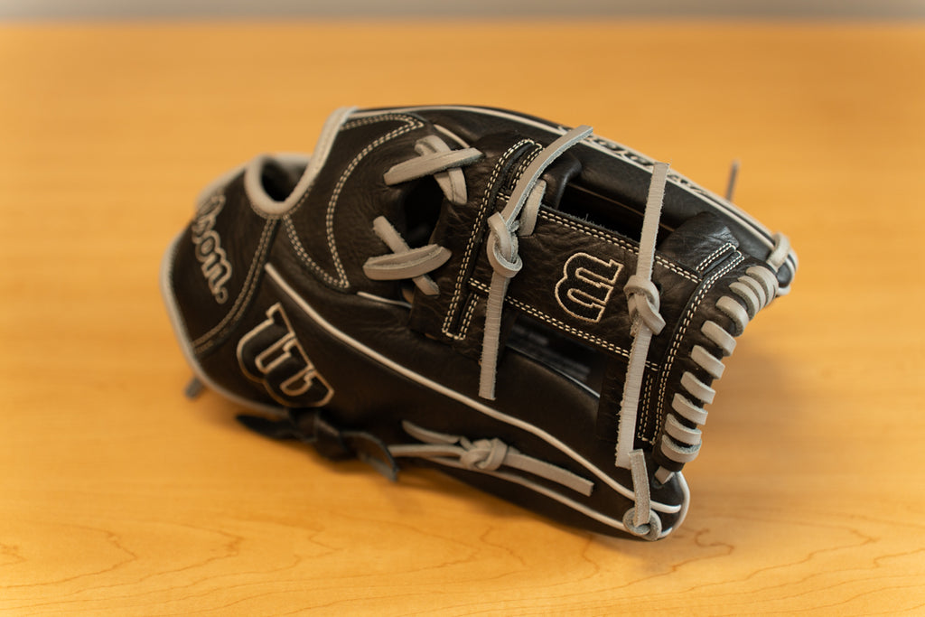 A1000 H1175 2024 Fastpitch Glove Blk/Silver 11.75"