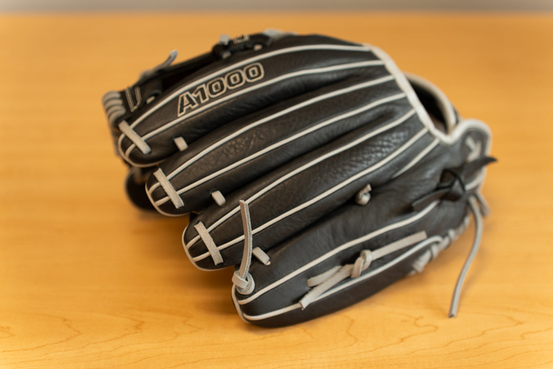 A1000 H1175 2024 Fastpitch Glove Blk/Silver 11.75"
